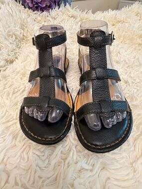 B.O.C. Dark Chocolate Brown Leather T-Strap Sandals size 7